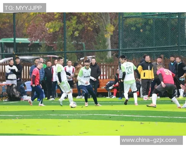 南美足球明星友谊赛盛况空前球迷热情高涨共庆足球盛宴